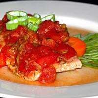 Pstrąg łososiowy w pomidorach