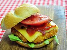 Fot. MIENTA, Burgery z chrupiącym kurczakiem