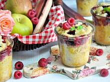 Fot. MIENTA, Owocowe ciasto w słoiczku