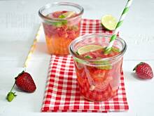 Fot. MIENTA, Bezalkoholowe mojito truskawkowe