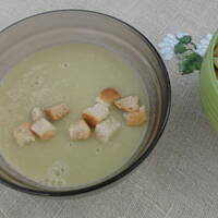 Zupa-krem z rabarbaru.