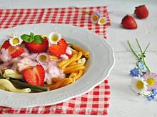 Fot. MIENTA, Makaron z truskawkami