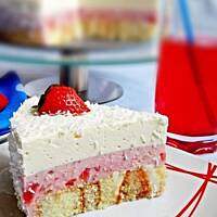 Tort truskawkowo - kokosowy