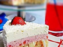 Fot. Mloda, Tort truskawkowo - kokosowy