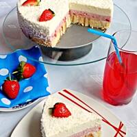 Tort truskawkowo - kokosowy