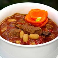 Wołowina z fasolą i grzybami