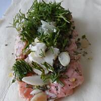 Łosoś koperkowo-cytrynowy w cieście francuskim