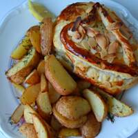 Łosoś koperkowo-cytrynowy w cieście francuskim