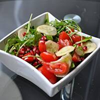 Egzotyczna sałatka z rukolą i granatem