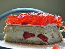 Fot. je7mima, Tradycyjny biszkopt z truskawkami i galaretką