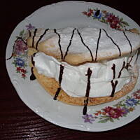 Omleciki biszkoptowe  z piekarnika z kremem bezowym