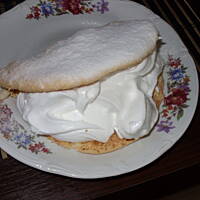 Omleciki biszkoptowe  z piekarnika z kremem bezowym