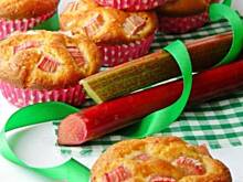 Fot. Mloda, Różane babeczki z rabarbarem