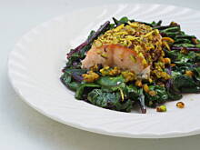 Fot. Barb82, Łosoś pieczony w pistacjach z duszoną botwinką