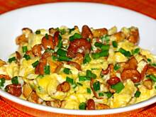 Fot. evita0007, Jajecznica z kurkami i szczypiorkiem