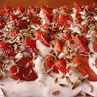 Bardzo prosty i efektowny biszkopt z truskawkami