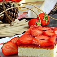 Sernik truskawkowo - rabarbarowy