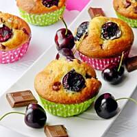 Babeczki z czereśniami i czekoladą