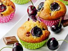 Fot. Mloda, Babeczki z czereśniami i czekoladą
