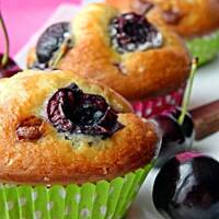 Babeczki z czereśniami i czekoladą