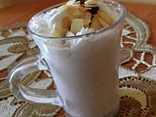 Fot. herbatka, Mleko bananowe z lodami i bitą śmietaną