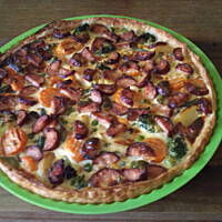 Tarta z warzywami i kiełbasą