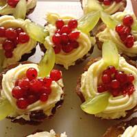 Babeczki z kremem i owocami {Pani Oli }