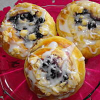 Bułki słodkie z budyniem i jagodami