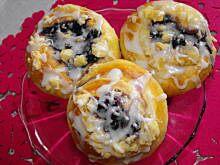 Fot. nikola2005, Bułki słodkie z budyniem i jagodami