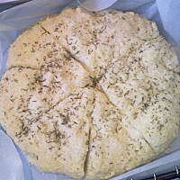 chlebek z serem kozim