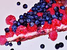 Fot. sebek, Czekoladowa tarta z panna cottą i owocami sezonowymi