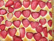 Fot. olusia23, Ciasto na maślance z truskawkami