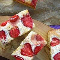 Ciasto na maślance z truskawkami