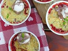 Fot. olusia23, Crumble z truskawkami i rabarbarem