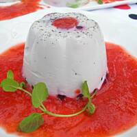 Panna cotta z jagodami