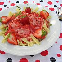 Makaron z truskawkami