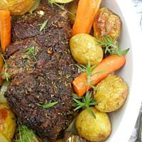 Karczek wołowy z warzywami i pieczarkami z pieca