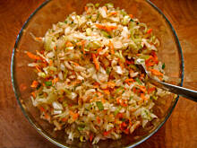 Fot. Gluba666, Surówka porowa z jabłkiem i orzechami włoskimi