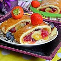 Rolada z owocami lata i lemon curd
