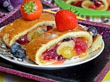 Fot. Mloda, Rolada z owocami lata i lemon curd