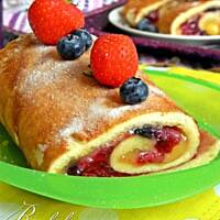 Rolada z owocami lata i lemon curd