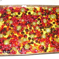 Lekki sernik na zimno z owocami