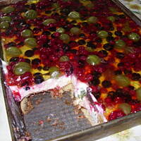 Lekki sernik na zimno z owocami