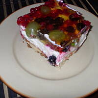 Lekki sernik na zimno z owocami