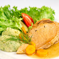 Schab w młodej włoszczyźnie w sosie cebulowym