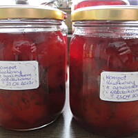 Kompot śliwkowy z cynamonem i goździkami