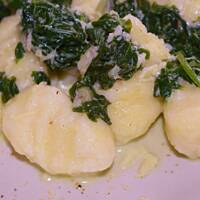 Gnocchi z ricottą i sosem szpinakowym