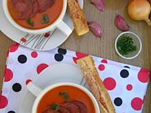 Fot. olusia23, Zupa krem z pieczonej papryki z chipsami salami