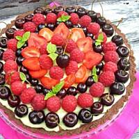 Tarta z budyniem i owocami lata