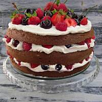 Letni tort śmietanowy z owocami